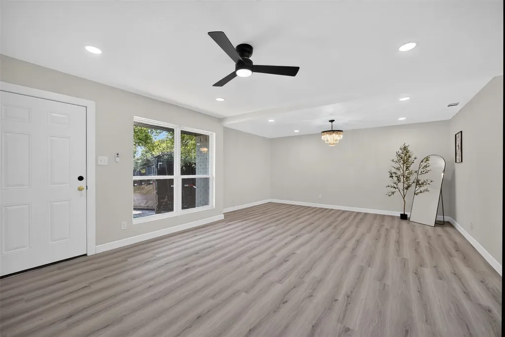 505 Pleasant Valley Road Garland TX 75040