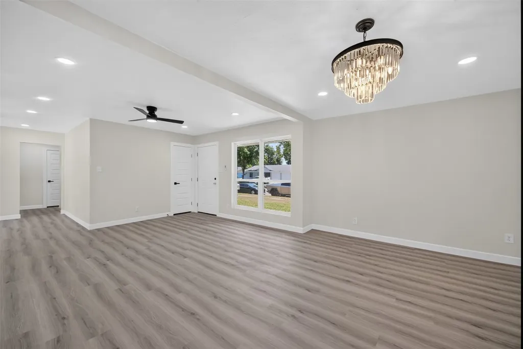 505 Pleasant Valley Road Garland TX 75040