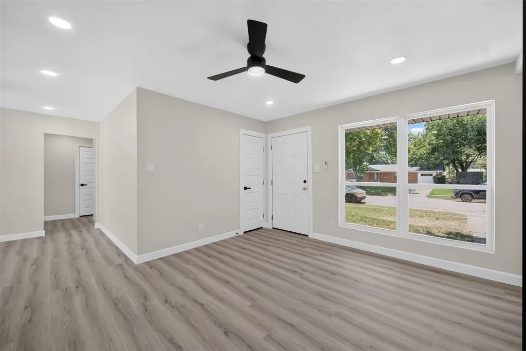 505 Pleasant Valley Road Garland TX 75040