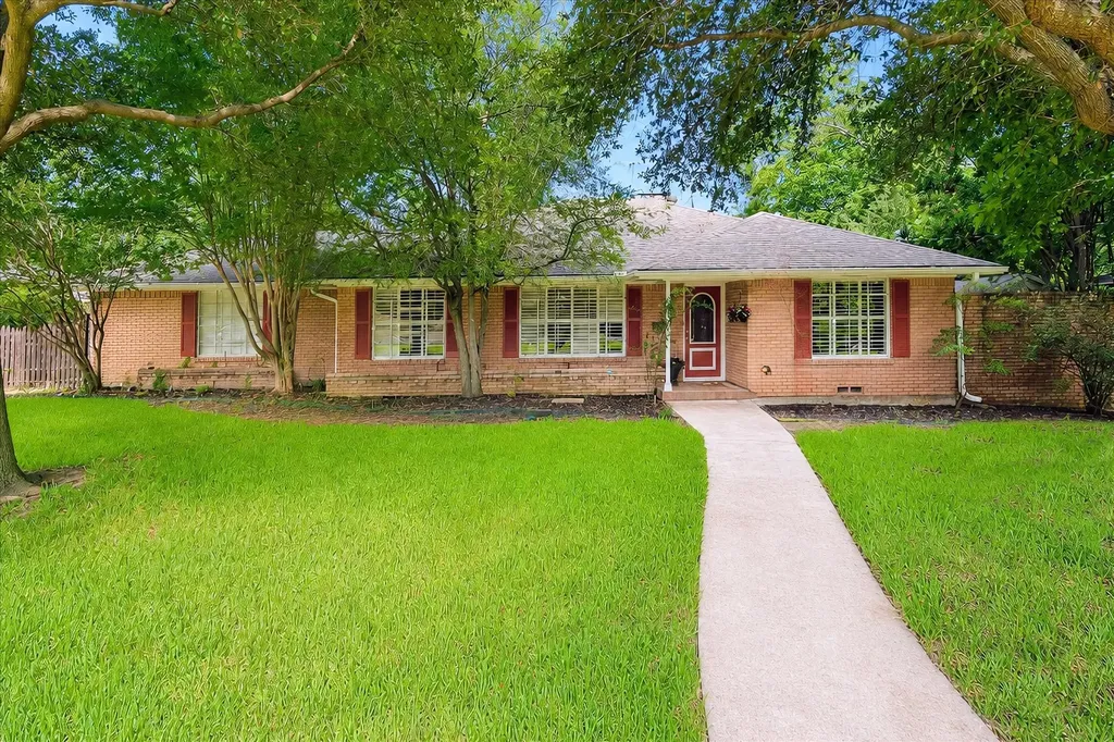 205 Thompson Drive Richardson TX 75080
