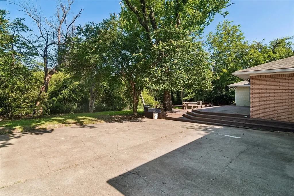 205 Thompson Drive Richardson TX 75080