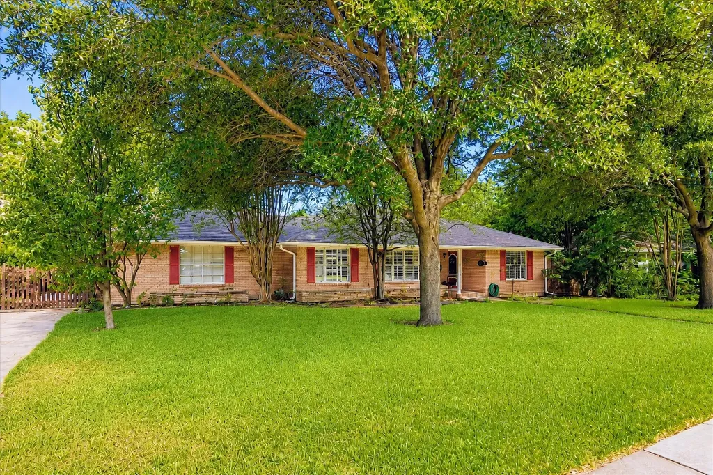 205 Thompson Drive Richardson TX 75080