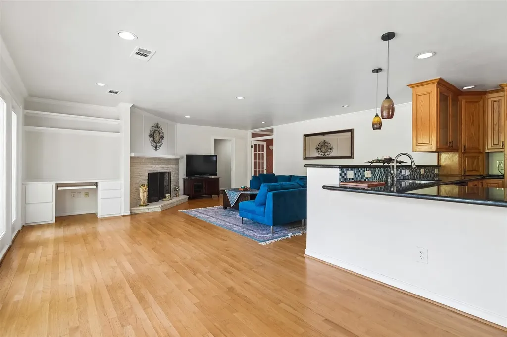 205 Thompson Drive Richardson TX 75080