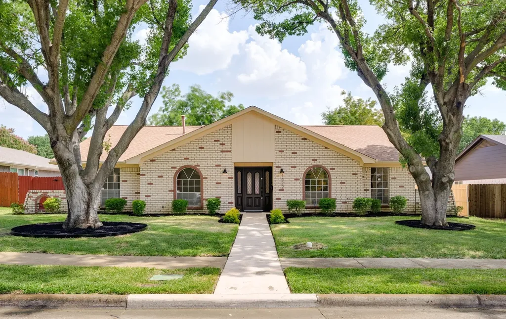 1422 Lincoln Drive Carrollton TX 75006