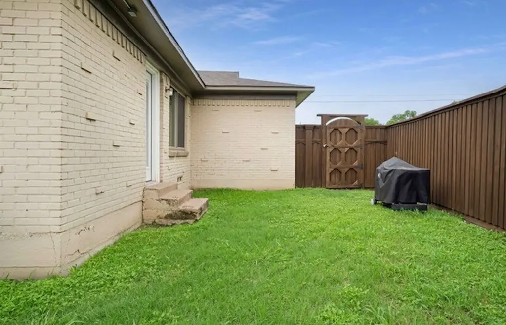 10204 Mccree Road Dallas TX 75238