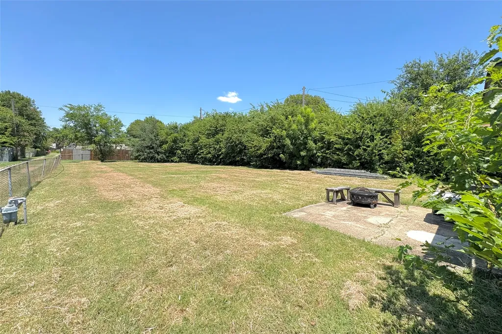 601 Carpenter Drive Garland TX 75040