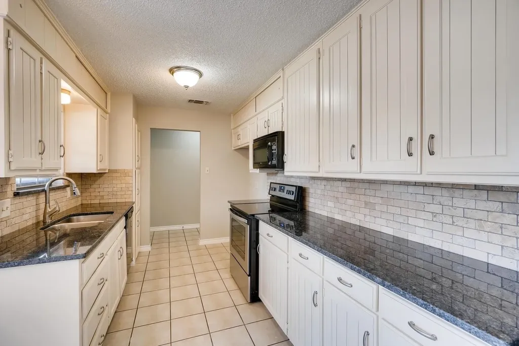 5912 Woodmeadow Drive Arlington TX 76016