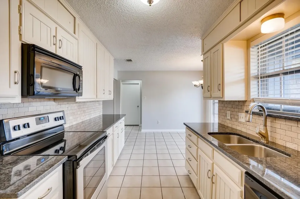 5912 Woodmeadow Drive Arlington TX 76016