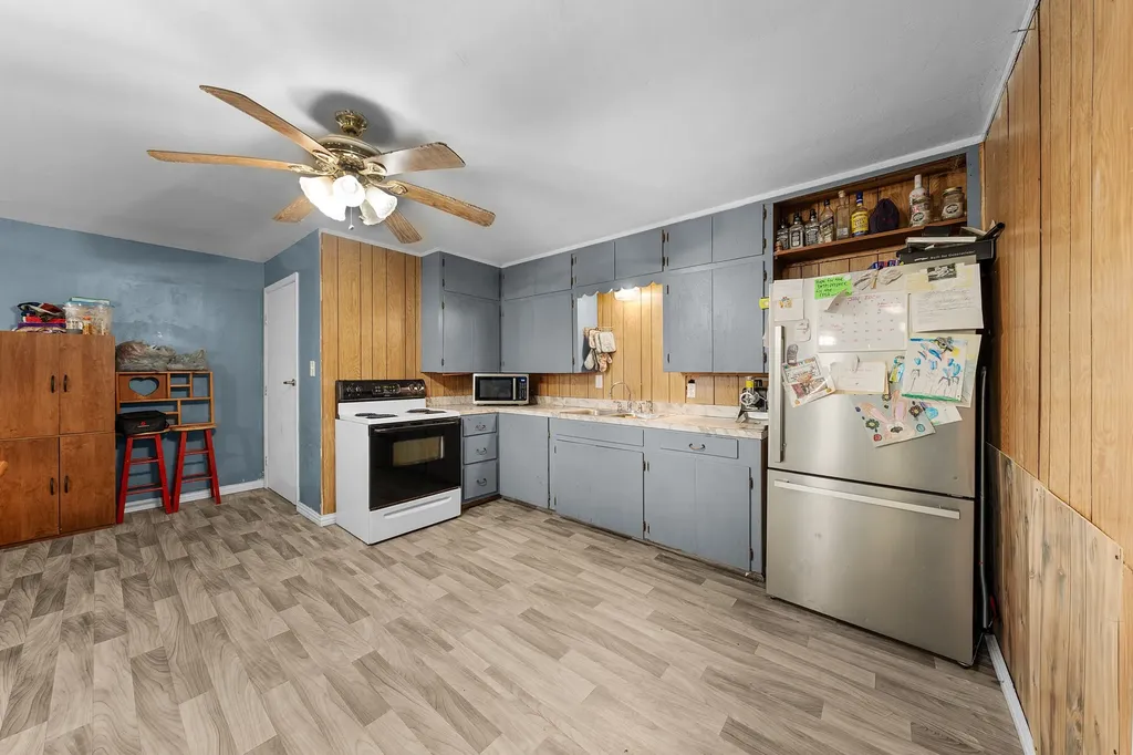 195 N Wood Street Emory TX 75440