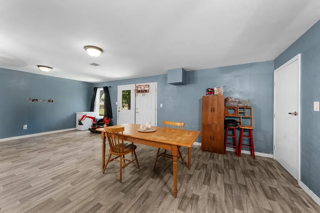 195 N Wood Street Emory TX 75440