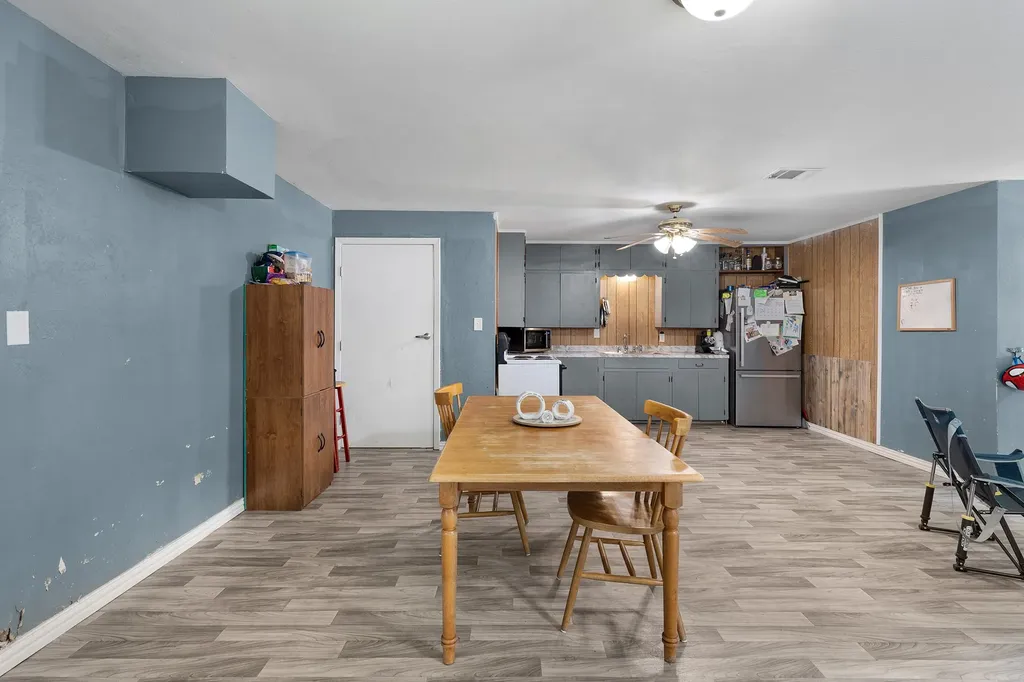 195 N Wood Street Emory TX 75440