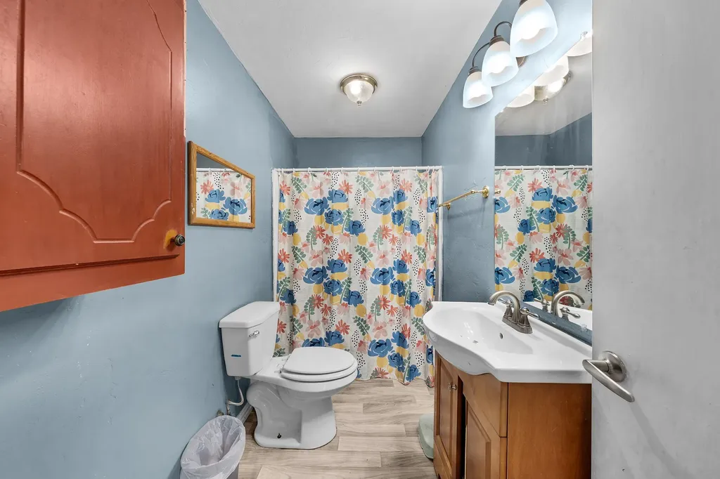195 N Wood Street Emory TX 75440