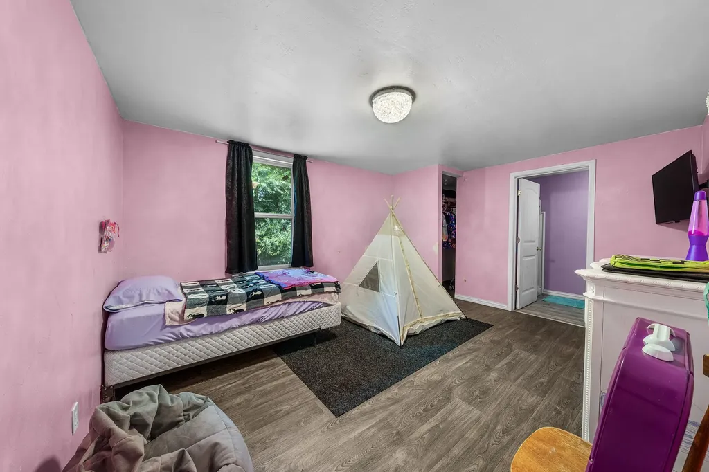 195 N Wood Street Emory TX 75440
