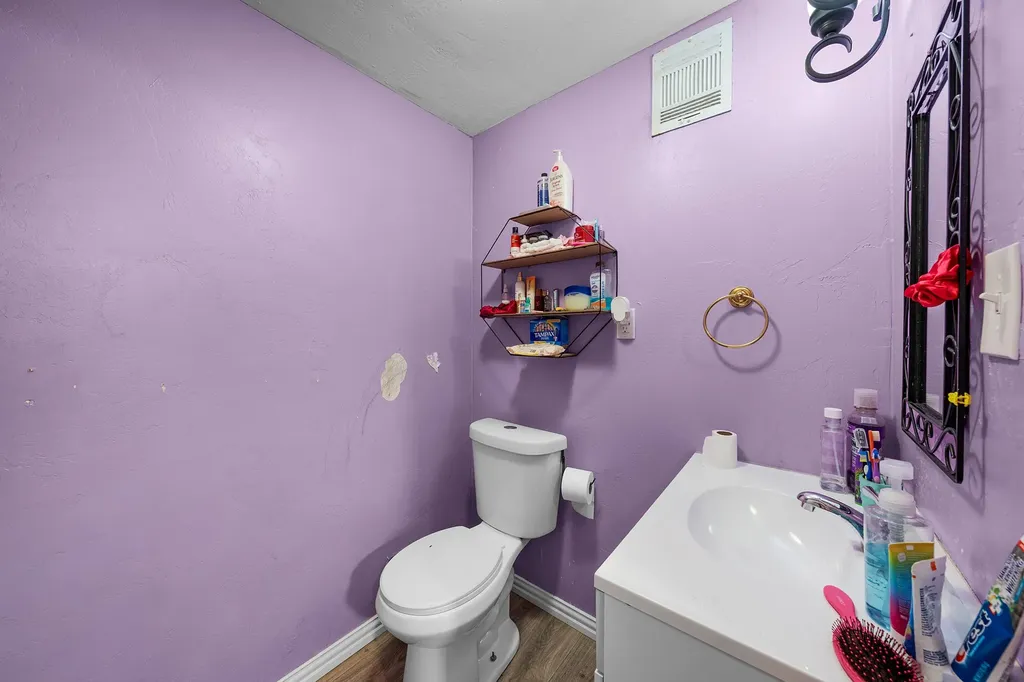 195 N Wood Street Emory TX 75440