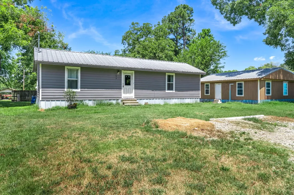 195 N Wood Street Emory TX 75440