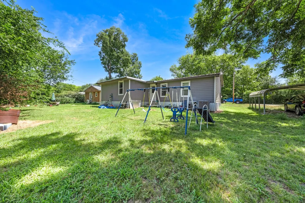 195 N Wood Street Emory TX 75440