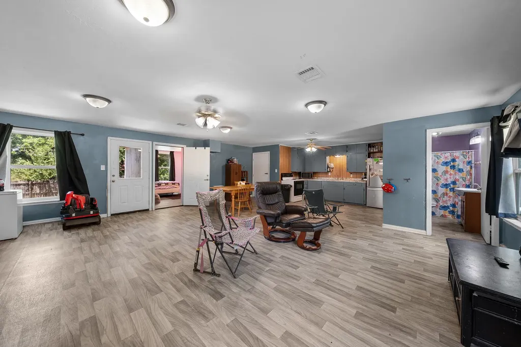 195 N Wood Street Emory TX 75440