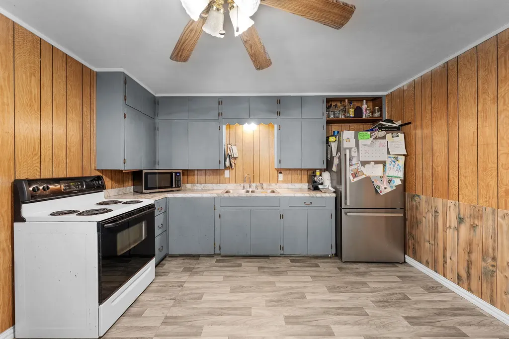 195 N Wood Street Emory TX 75440