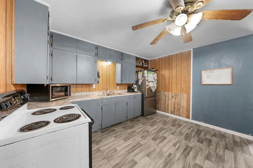 195 N Wood Street Emory TX 75440