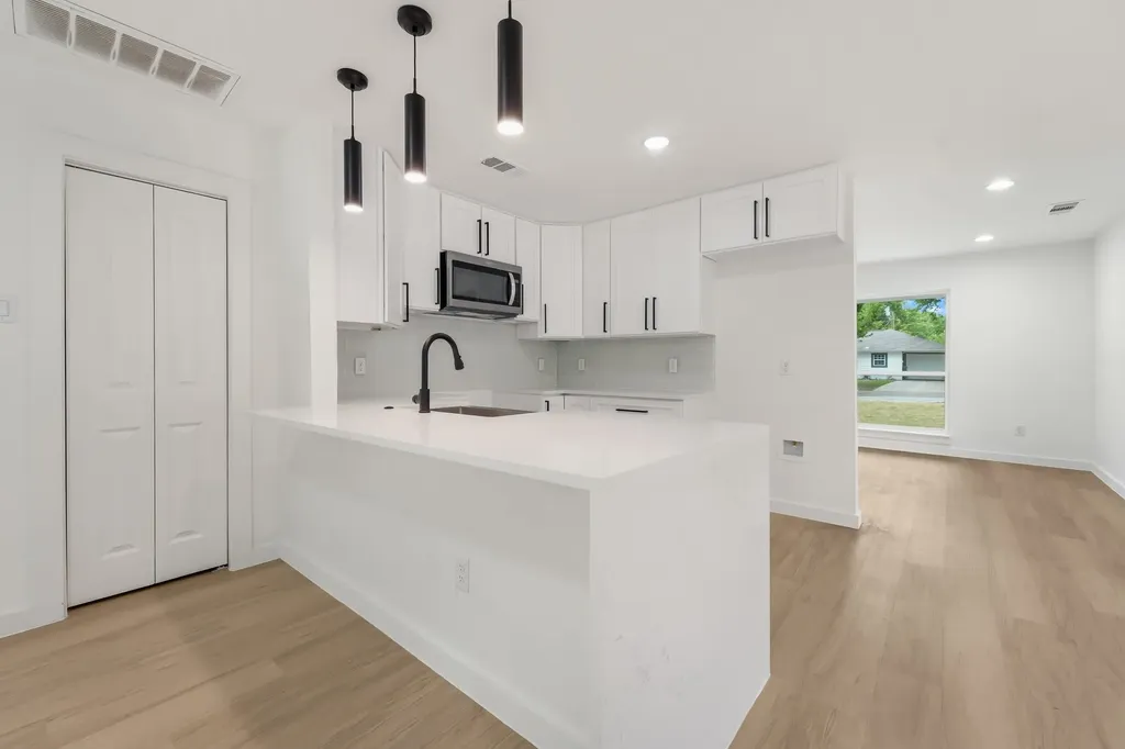 818 Chickasaw Trace Grand Prairie TX 75051