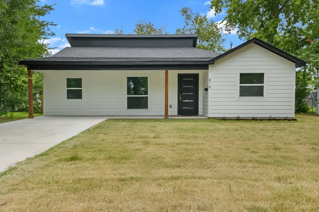 818 Chickasaw Trace Grand Prairie TX 75051