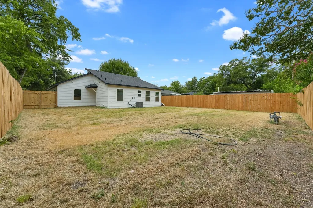 818 Chickasaw Trace Grand Prairie TX 75051