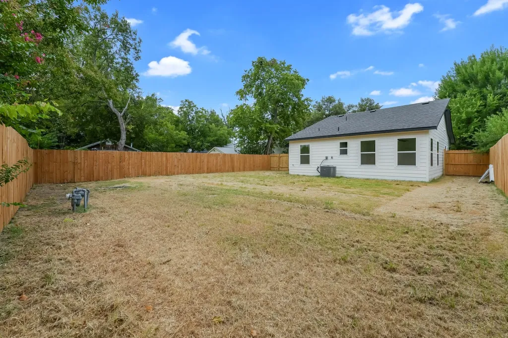 818 Chickasaw Trace Grand Prairie TX 75051