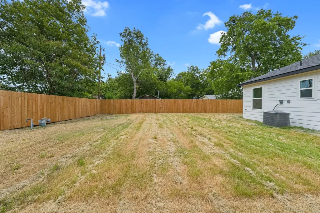 818 Chickasaw Trace Grand Prairie TX 75051