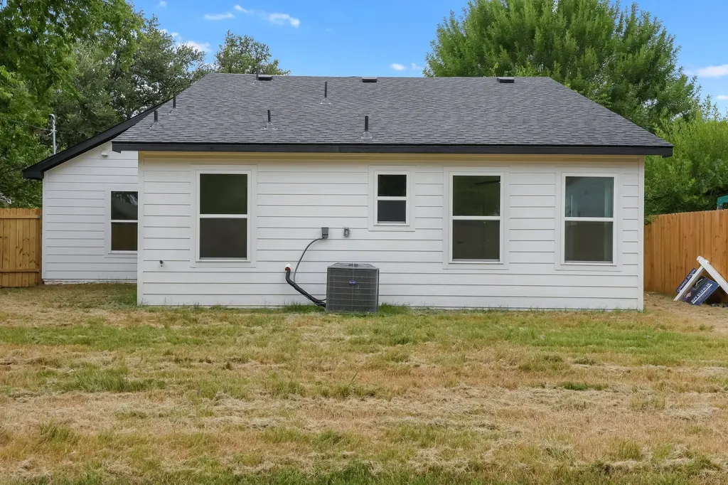 818 Chickasaw Trace Grand Prairie TX 75051