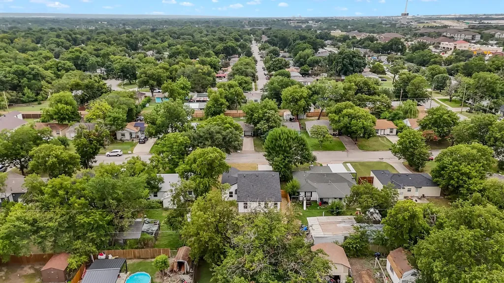818 Chickasaw Trace Grand Prairie TX 75051