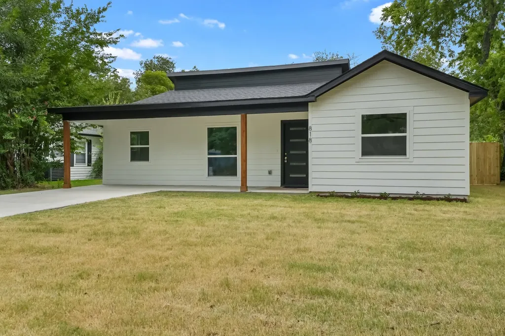 818 Chickasaw Trace Grand Prairie TX 75051