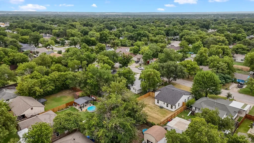 818 Chickasaw Trace Grand Prairie TX 75051