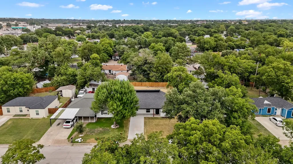 818 Chickasaw Trace Grand Prairie TX 75051