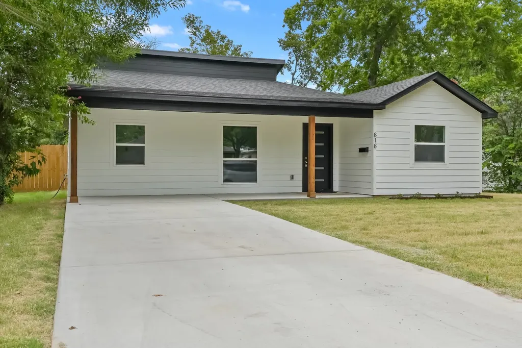 818 Chickasaw Trace Grand Prairie TX 75051