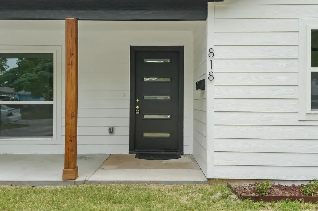 818 Chickasaw Trace Grand Prairie TX 75051