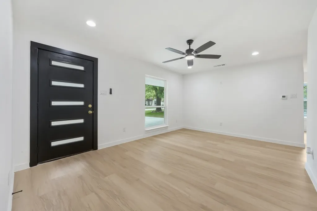 818 Chickasaw Trace Grand Prairie TX 75051