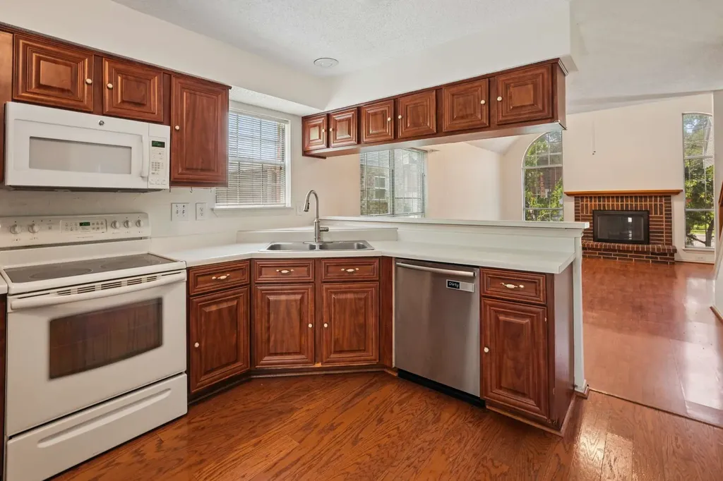 433 Moonlight Way Irving TX 75063