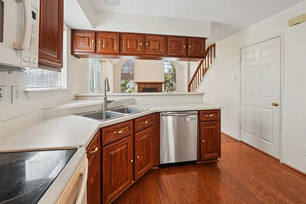 433 Moonlight Way Irving TX 75063