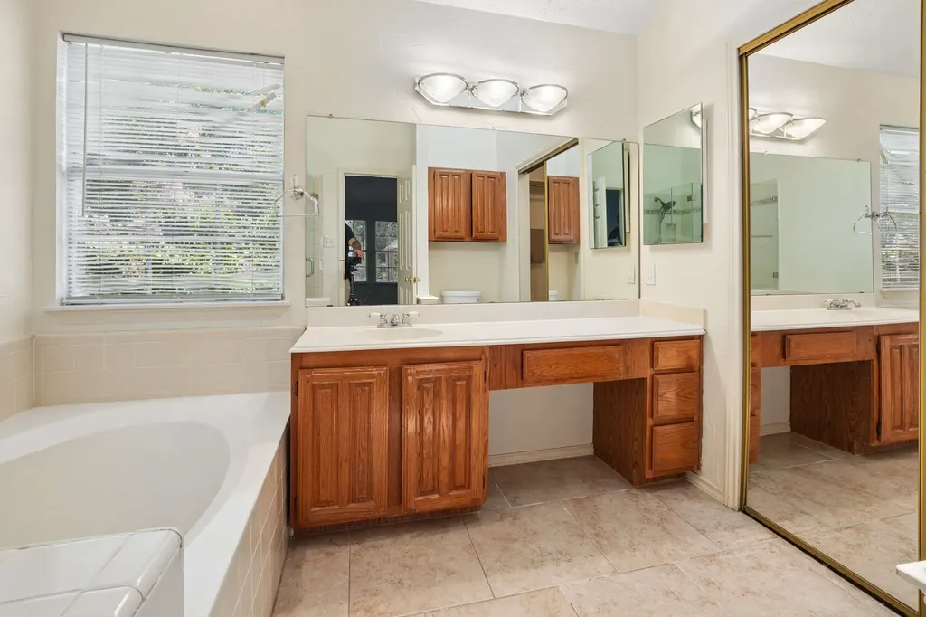 433 Moonlight Way Irving TX 75063