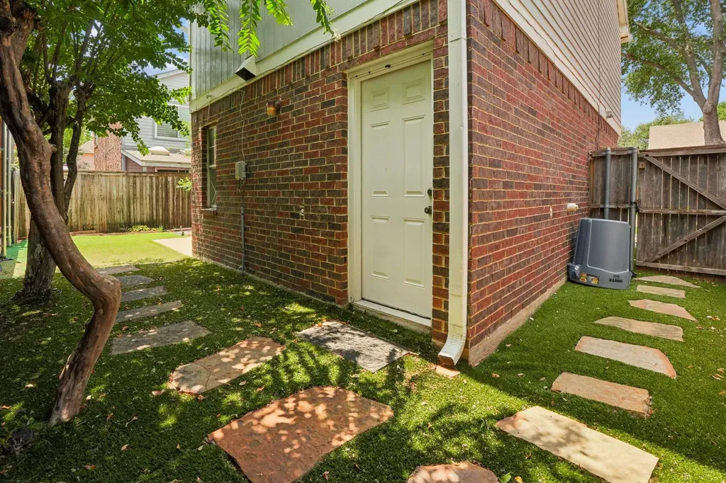433 Moonlight Way Irving TX 75063