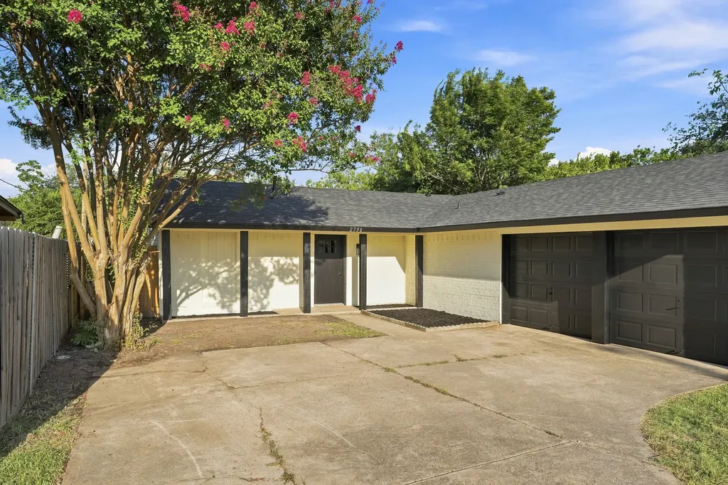 2736 N Saint Augustine Drive Dallas TX 75227