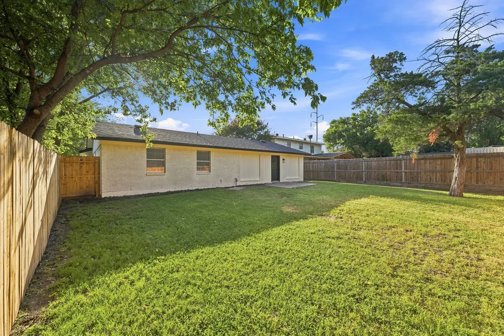 2736 N Saint Augustine Drive Dallas TX 75227