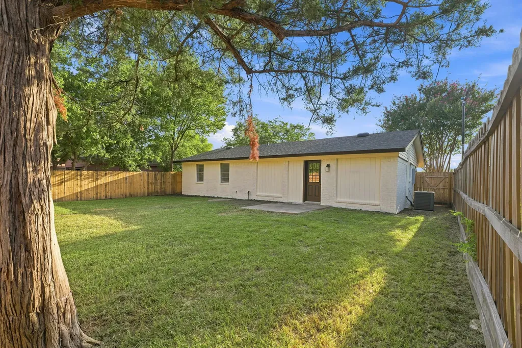 2736 N Saint Augustine Drive Dallas TX 75227
