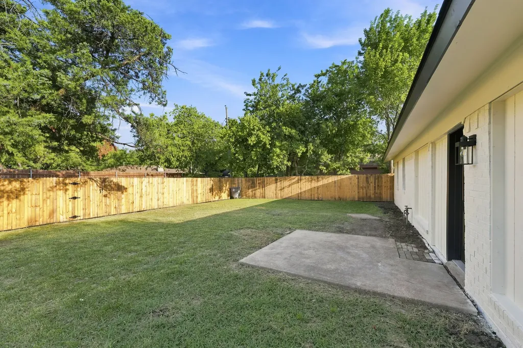 2736 N Saint Augustine Drive Dallas TX 75227