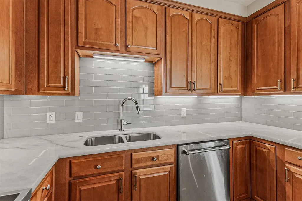 3225 Turtle Creek Boulevard Dallas TX 75219