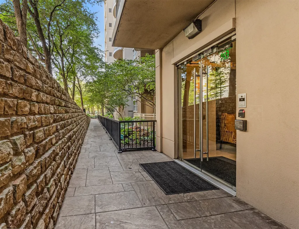 3225 Turtle Creek Boulevard Dallas TX 75219