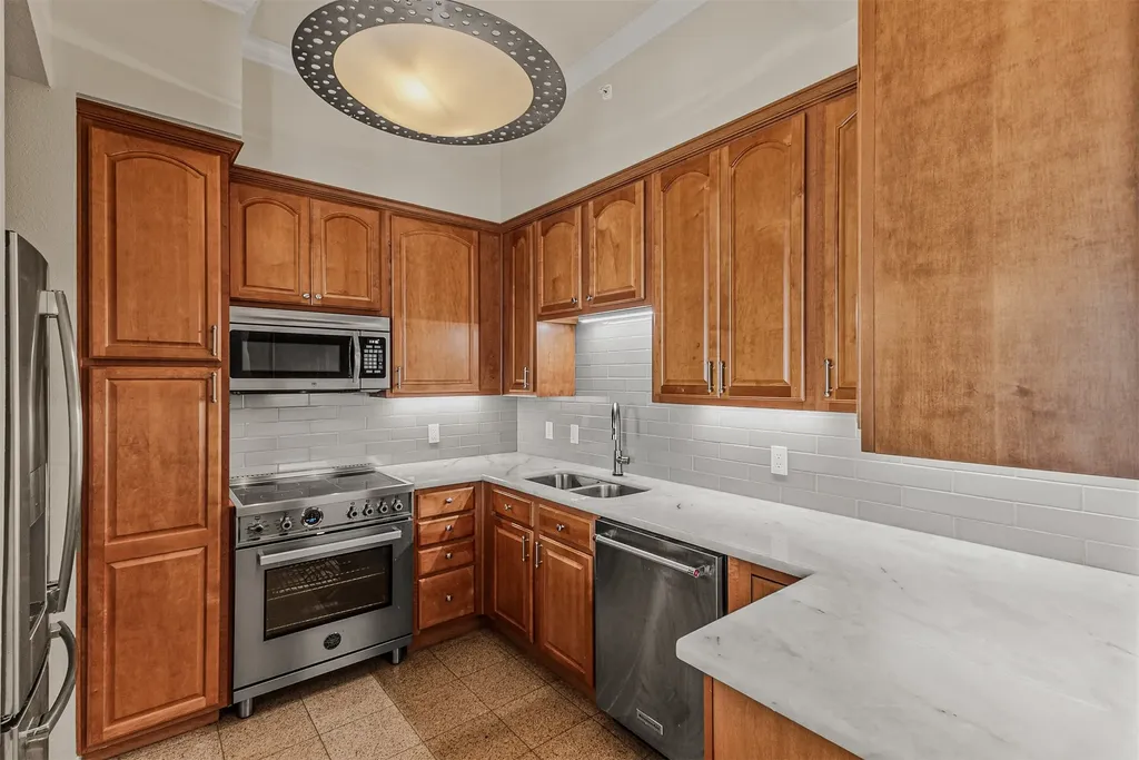 3225 Turtle Creek Boulevard Dallas TX 75219