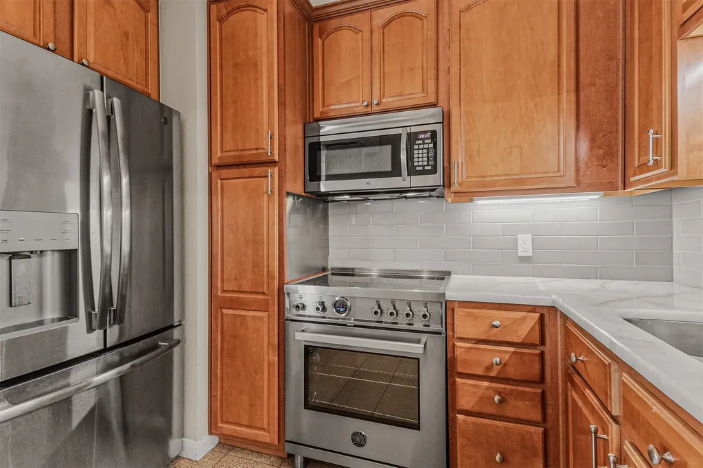 3225 Turtle Creek Boulevard Dallas TX 75219