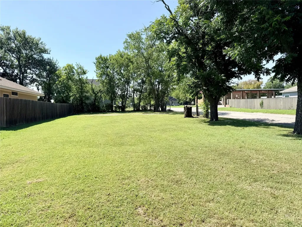 1301 E 6th Avenue Corsicana TX 75110