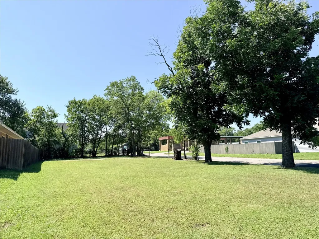 1301 E 6th Avenue Corsicana TX 75110